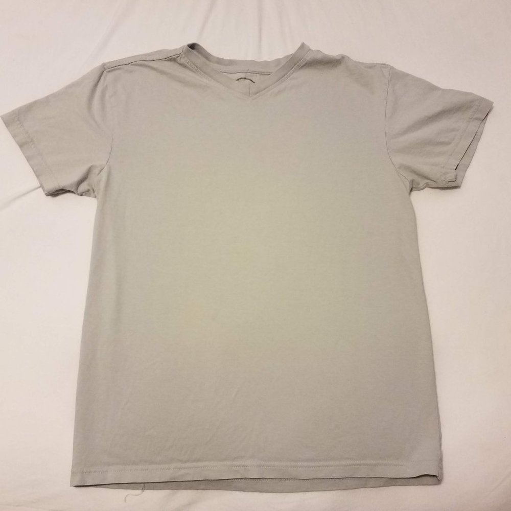 Buckle BKE grey-ish v-neck shirt size M